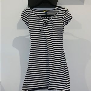 Navy and white striped body-con dress🔥